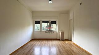 Appartement  Ample. Luz, comodidad y vida en el centro de figueres.