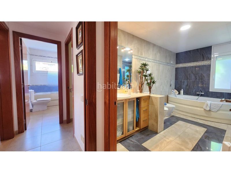 Foto a6fa9089-9cf0-45db-8767-32675a7bae75. Casa amb calefacció aparcament a Castellarnau Sabadell