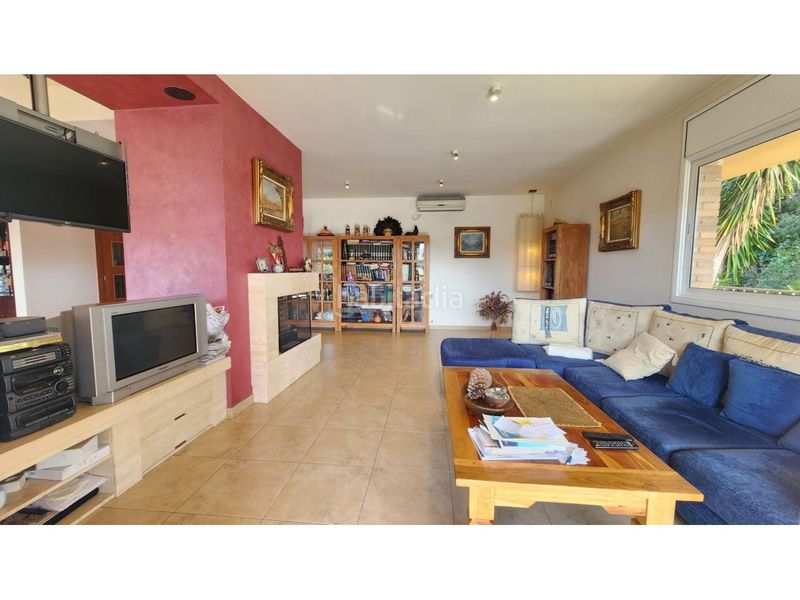 Foto cd921e6a-3f57-4eb9-ad9b-f6236d90e5b6. Casa amb calefacció aparcament a Castellarnau Sabadell