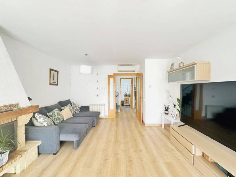 Foto e08c0030-2749-49dd-8b5f-dd9e48411aba. Casa adosada  en venta en comte de sert. en Castellbisbal