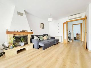 Casa adossada a Castellbisbal. Casa adosada en venta en comte de sert.