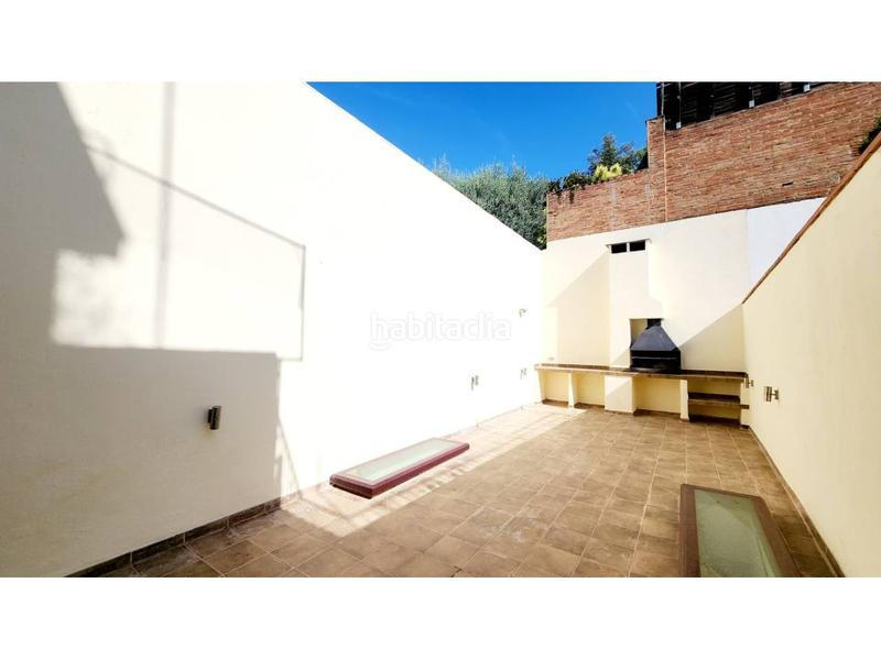 Foto 07924491-a376-4db1-8158-21303a4b98f9. Casa adossada amb calefacció aparcament a Centre Sabadell
