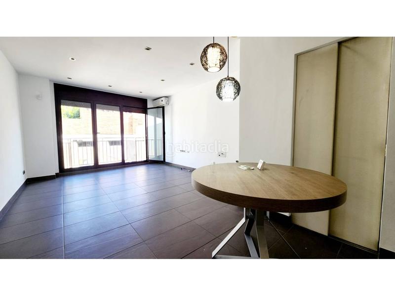 Foto a3eed2a7-7793-4e02-b166-0e434b7c48e9. Casa adossada amb calefacció aparcament a Centre Sabadell