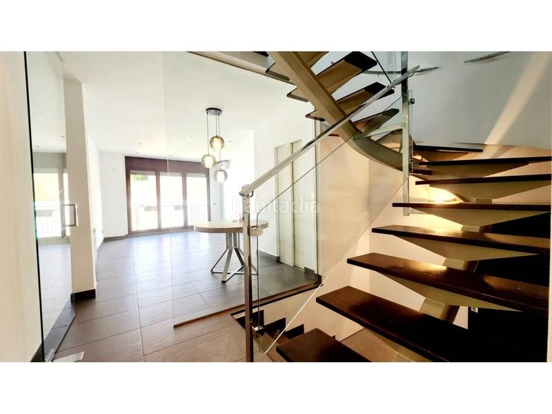 Foto a66dfb2f-e97f-44d1-8e2d-87082ab23a78. Casa adossada amb calefacció aparcament a Centre Sabadell