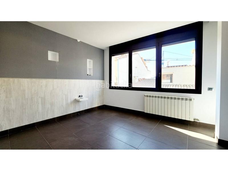 Foto c80cd6e8-d6dc-4c85-a225-bd3f754da866. Casa adossada amb calefacció aparcament a Centre Sabadell