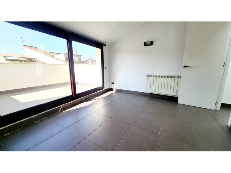 Foto d442b5e9-8ef3-40e1-a928-d13e52936628. Casa adossada amb calefacció aparcament a Centre Sabadell