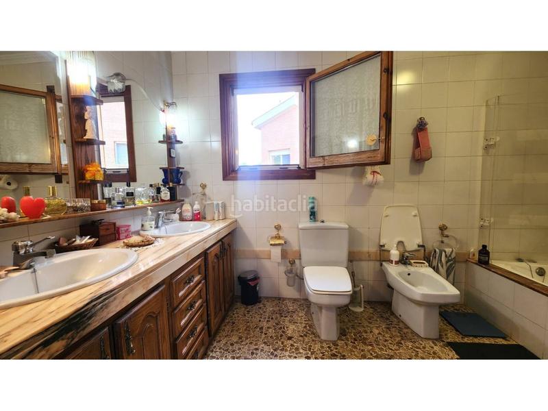 Foto 1fd54f4f-87a7-43eb-bd7e-11ed5bbf5d91. Casa actualmente dos viviendas en una, con facilidad para volver a tener una unica vivienda. en Barberà del Vallès