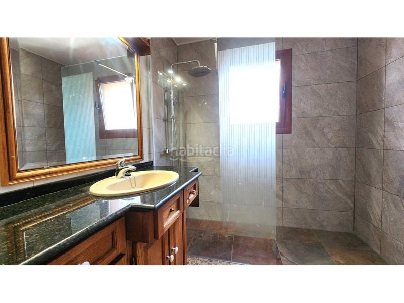 Foto 401d368a-077c-45c2-bd5c-813a4651b2d4. Casa actualmente dos viviendas en una, con facilidad para volver a tener una unica vivienda. en Barberà del Vallès