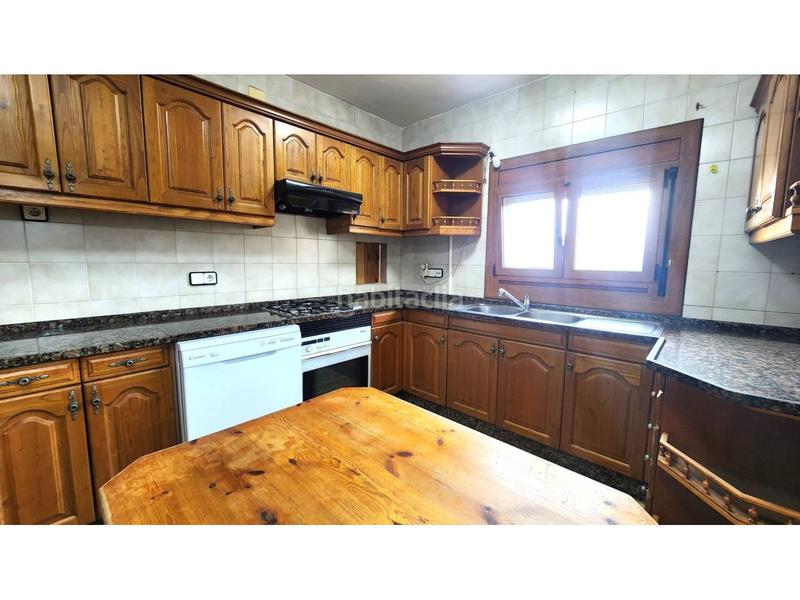 Foto 4dca274f-7ed9-4479-9c55-e403b550eae8. Casa actualmente dos viviendas en una, con facilidad para volver a tener una unica vivienda. en Barberà del Vallès