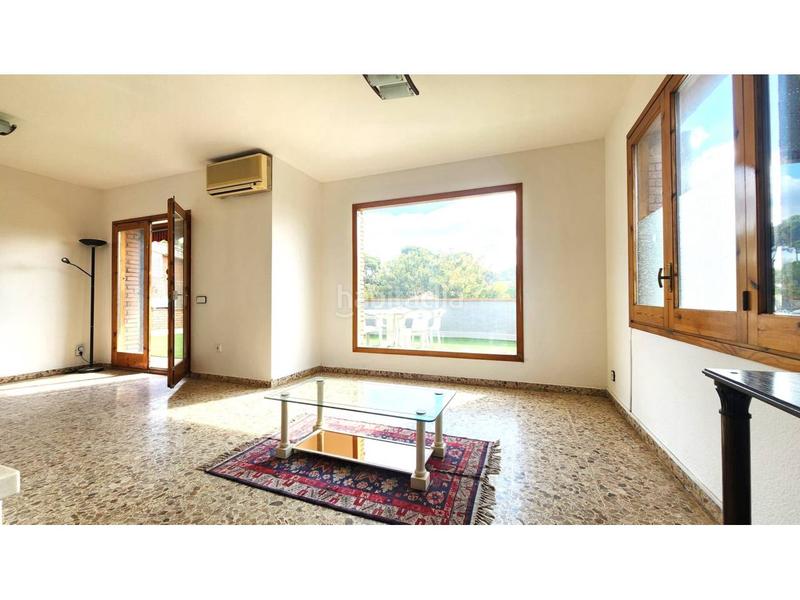 Foto 7f2b5017-a768-4b96-a1c3-52c2a1f14f2c. Casa actualmente dos viviendas en una, con facilidad para volver a tener una unica vivienda. en Barberà del Vallès