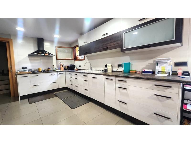Foto bc5560e5-fd95-45b5-be75-61ea31184bca. Casa actualmente dos viviendas en una, con facilidad para volver a tener una unica vivienda. en Barberà del Vallès