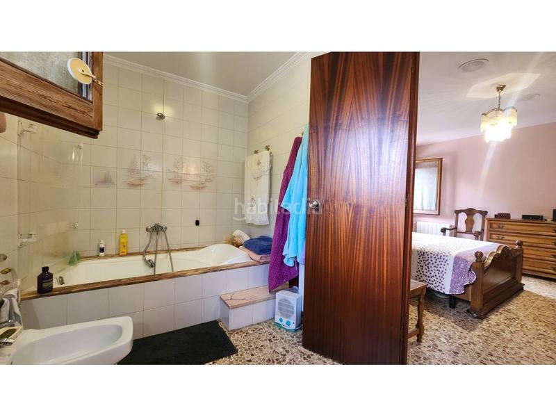 Foto bf938ab9-12ad-4fba-9d1a-3d861565001a. Casa actualmente dos viviendas en una, con facilidad para volver a tener una unica vivienda. en Barberà del Vallès