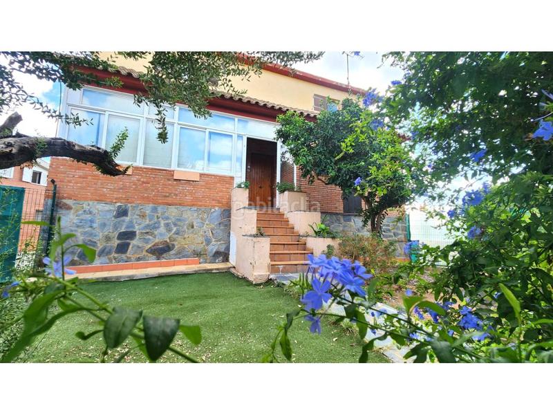 Foto d42e37d6-fa42-457e-a7d2-3b35b87b6809. Casa actualmente dos viviendas en una, con facilidad para volver a tener una unica vivienda. en Barberà del Vallès