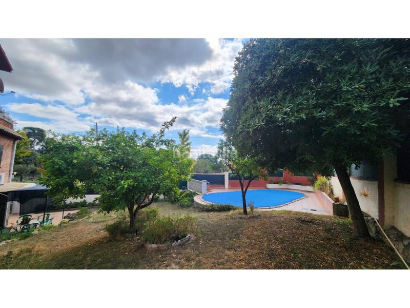 Foto de059993-99a3-472f-a38f-8bc06fd7f2f5. Casa actualmente dos viviendas en una, con facilidad para volver a tener una unica vivienda. en Barberà del Vallès