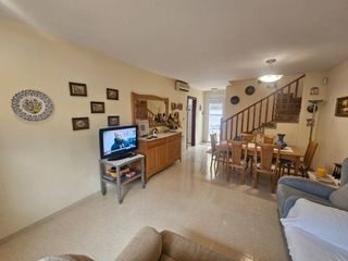 Reihenhaus  Calle renau. Casa adosada en venta en creixell