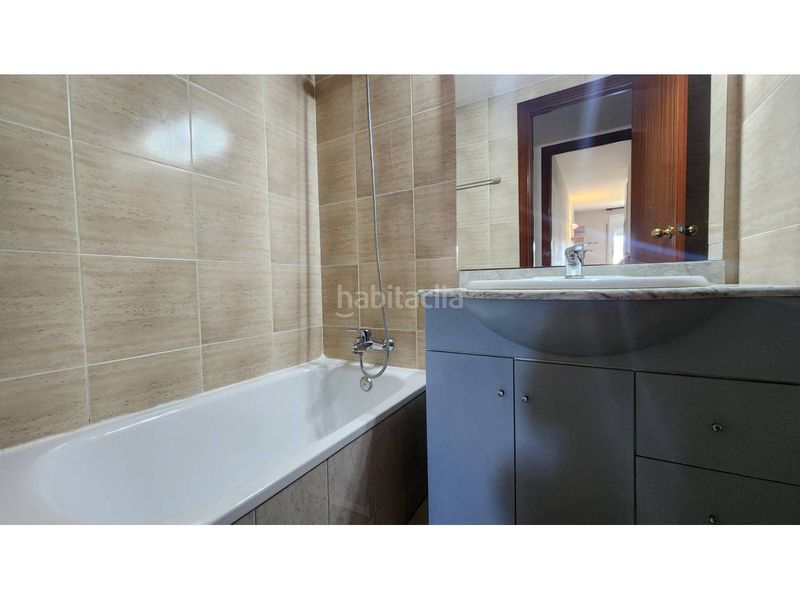 Foto 612f0a4a-8bf4-4935-9019-865fc05179f9. Pis amb calefacció aparcament a Roc Blanc Terrassa