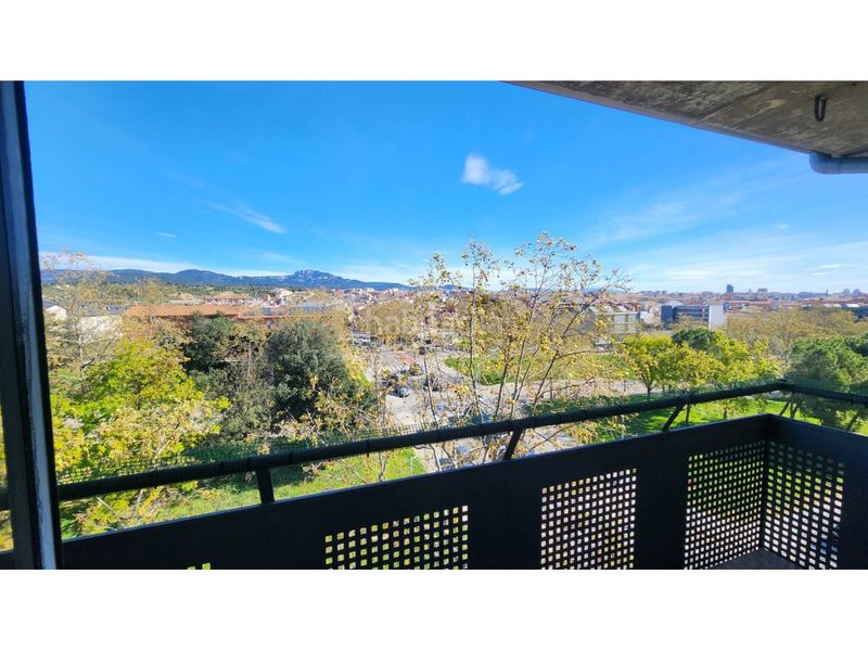 Foto adaf2f7e-5edd-4145-85fa-b2ee120eeaf4. Pis amb calefacció aparcament a Roc Blanc Terrassa