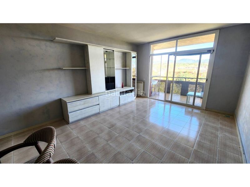 Foto b1b927a9-da1a-4af0-9045-9c5e1d1199b6. Pis amb calefacció aparcament a Roc Blanc Terrassa