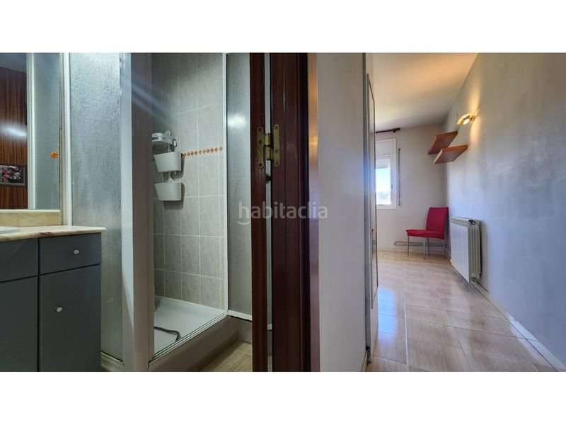 Foto c952eeeb-7e95-463f-a3ca-d5a770f426f7. Pis amb calefacció aparcament a Roc Blanc Terrassa