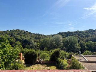 House in Castellnou-Can Mir-Can Solà. Vivienda a pie de calle en castellnou.