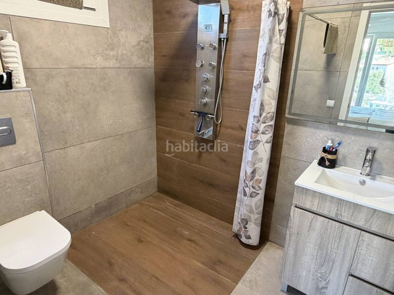 Foto e744fcf5-ee9f-40ad-8634-46a533b16b1d. Casa descubre esta espectacular casa exclusiva en Segur de daltles brises43882 en Segur de Calafell