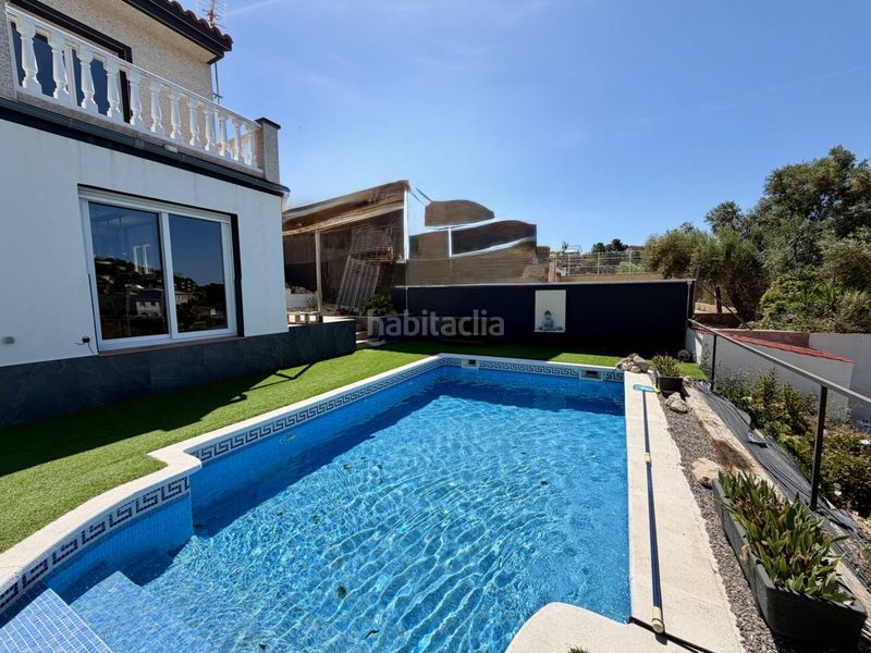 Foto fe28cdf3-d8a2-4a63-948a-0c8b578e8bd1. Casa descubre esta espectacular casa exclusiva en Segur de daltles brises43882 en Segur de Calafell