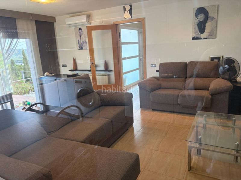 Foto a4d0a1fe-8dcc-4c5d-9329-74348d6b2dbb. Casa amb calefacció aparcament piscina a Vacarisses