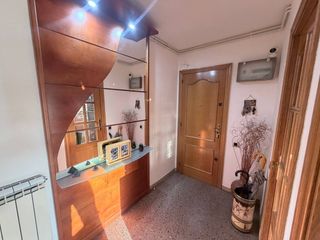 Appartement  Avenida josep tarradellas. Gran piso de 4 habitaciones con terraza, balcón y mucha luz en c