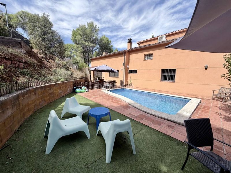 Foto 4ea3a2bd-c464-4d8b-9ba4-b2b41052a3db. Casa amb calefacció aparcament piscina a Vacarisses