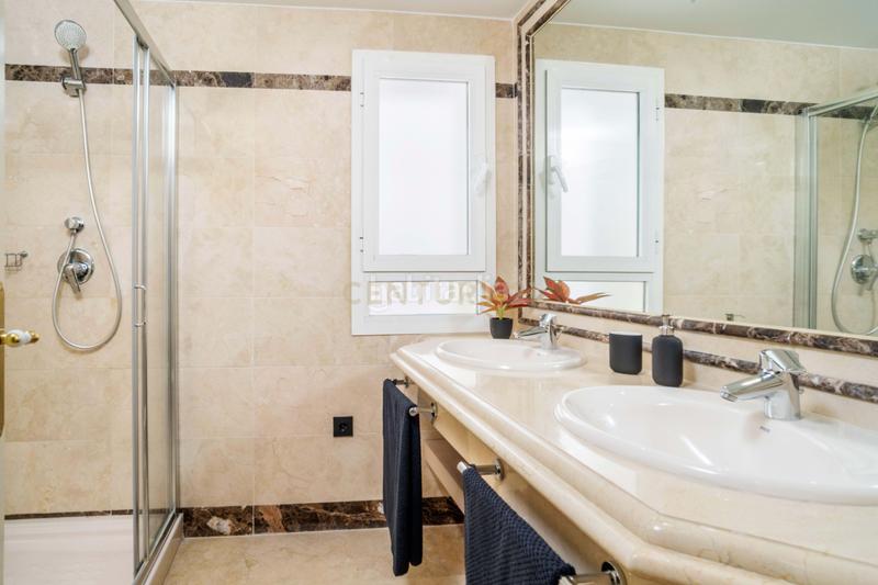 Foto 0999a648-997f-411e-9cb4-433b128c2ac9. Piso en calle lago de los cisnes en Nagüeles Alto Marbella