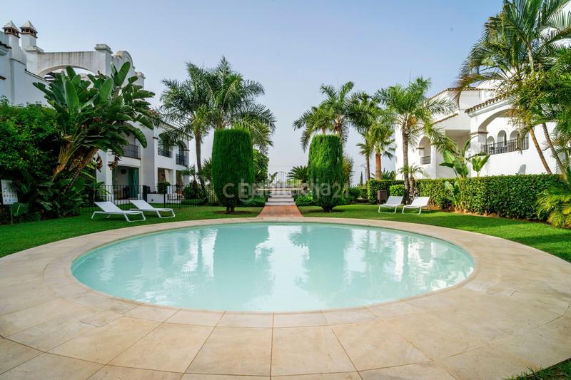 Foto 21616d9a-1881-4278-87a6-1a33ecc4abca. Piso en calle lago de los cisnes en Nagüeles Alto Marbella