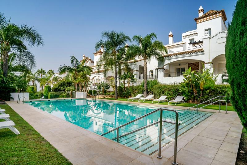 Foto fe1ddff8-232e-4776-858c-4dcd1362d2f7. Piso en calle lago de los cisnes en Nagüeles Alto Marbella