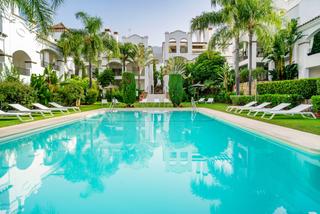 Apartament a Calle lago de los cisnes, 1, marbella, spain 2. Ático dúplex en montebello hills  sierra blanca, marbella.  prec