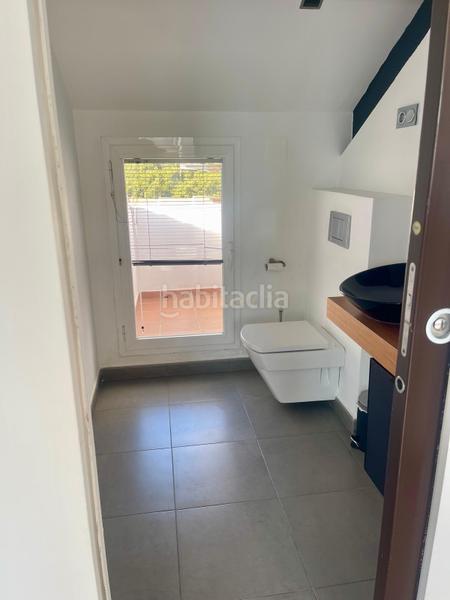 Foto f4d5d2d9-eb04-47ea-92a0-124bc665a899. Lloguer local comercial a avenida antonio machado a Benalmádena