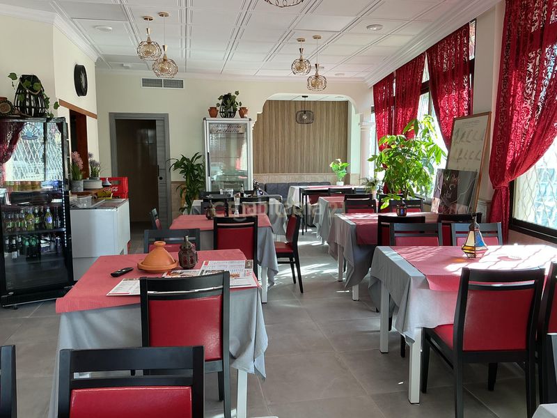Foto 0d4b85ee-9ee2-45c4-91f6-31d40ede9441. Traspaso local comercial en calle tamarindos excelente oportunidad de traspaso local con alta visibilidad en Benalmádena