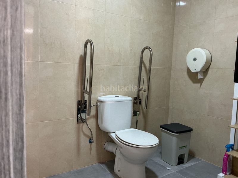 Foto 3b0c7f02-460f-47cb-82ac-490b785a70f9. Traspaso local comercial en calle tamarindos excelente oportunidad de traspaso local con alta visibilidad en Benalmádena