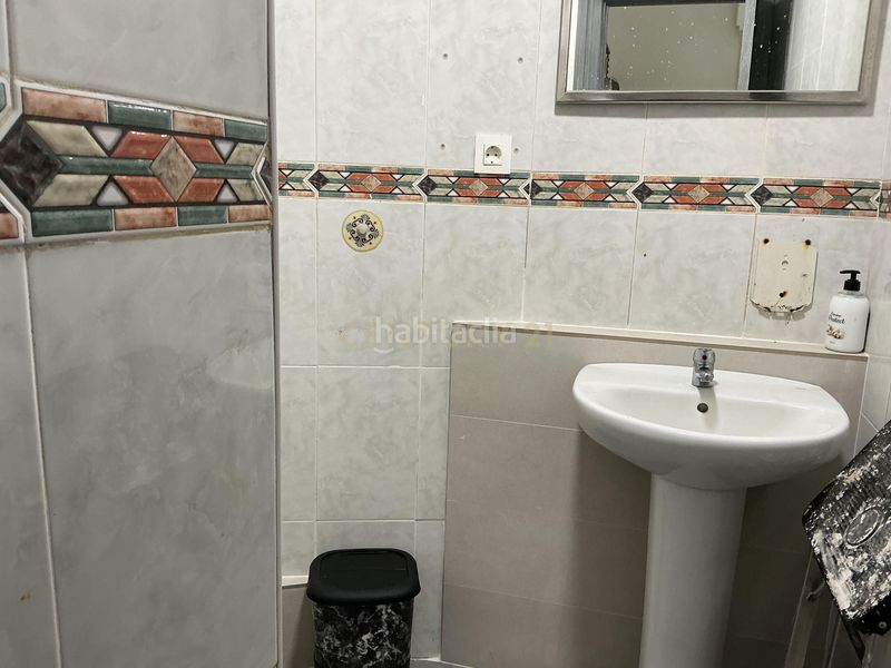 Foto a0b435a0-1436-42fc-85a6-c6f11d6e12ee. Traspaso local comercial en calle tamarindos excelente oportunidad de traspaso local con alta visibilidad en Benalmádena