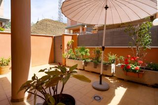 Apartament a Cl juan antonio bardem 1malaga (málaga) 30. Casa adosada en málaga con vistas a la montaña ,garage doble y