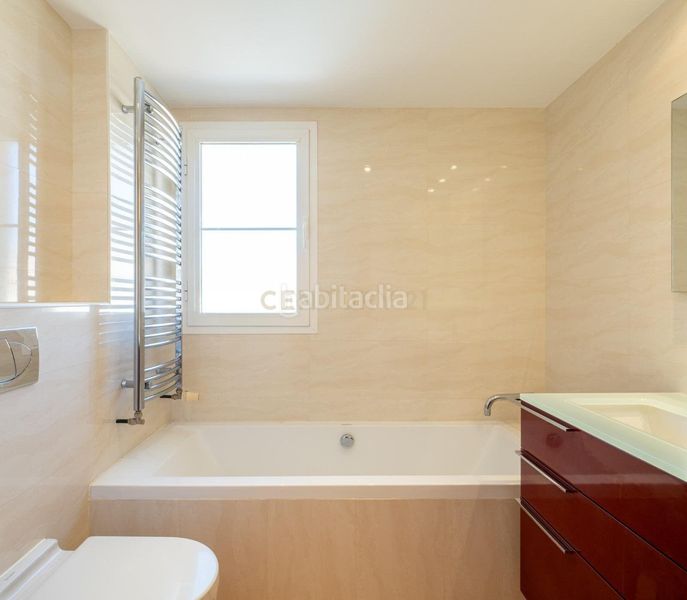 Foto ad6df3dc-934b-4b41-be09-64da01c30ce7. Casa amb aparcament piscina a Los Pacos Fuengirola