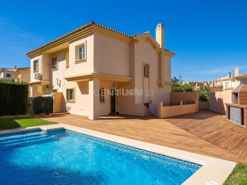 Foto d1d90506-ed75-47c8-84ab-effea4cf9734. Casa amb aparcament piscina a Los Pacos Fuengirola