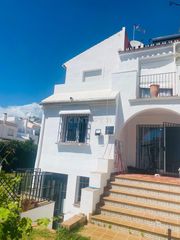 Casa adosada  Cl garcia lorcaestepona (málaga) 13. Esta propiedad es un verdadero diamante en bruto!! espectacular