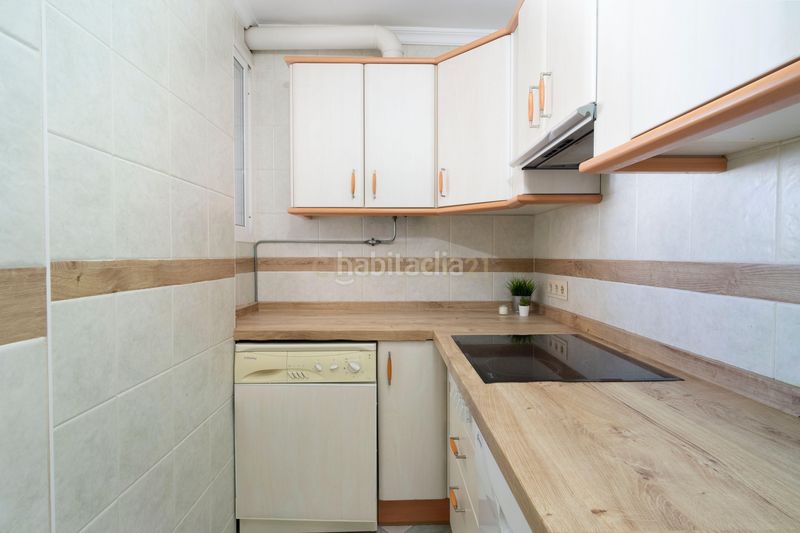 Foto 4902293e-f2c0-4378-a980-e11f01933977. Piso en calle alonso de bazán piso en Playa Bajadilla - Puertos Marbella