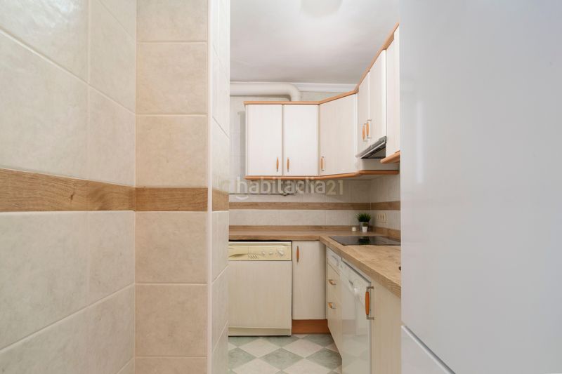 Foto 50f2bbc3-0ba8-4782-88ce-a9e1573aa9cc. Piso en calle alonso de bazán piso en Playa Bajadilla - Puertos Marbella