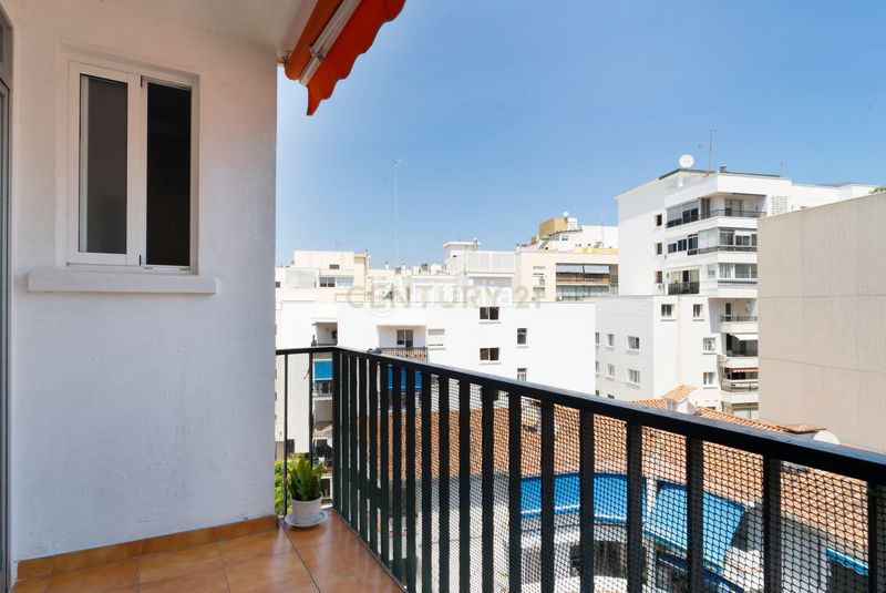 Foto 7ebdf54b-fb07-4d91-a784-c2bf2f2632c8. Piso en calle alonso de bazán piso en Playa Bajadilla - Puertos Marbella