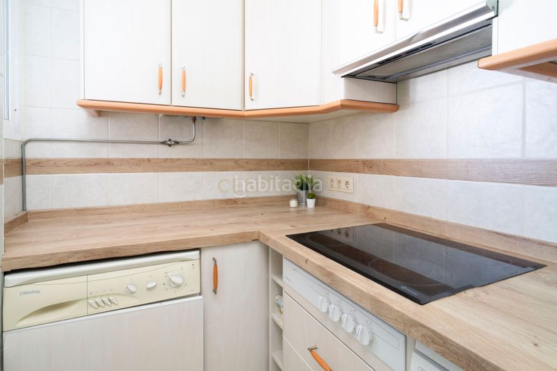 Foto feeb5f1a-c577-4d3d-871c-6c64f2985475. Piso en calle alonso de bazán piso en Playa Bajadilla - Puertos Marbella