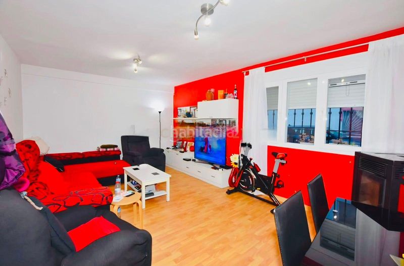Foto ed439fa6-ccd3-45e2-ad6d-a21f6412d937. Casa adossada a calle andalucía a Cuevas del Becerro