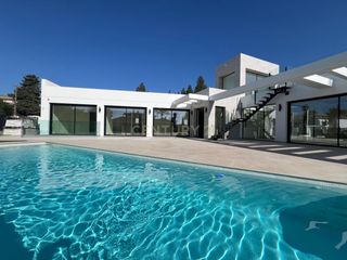 Casa en El Faro de Calaburra - Chaparral. Exclusiva villa moderna de lujo con piscina climatizada y tecnol