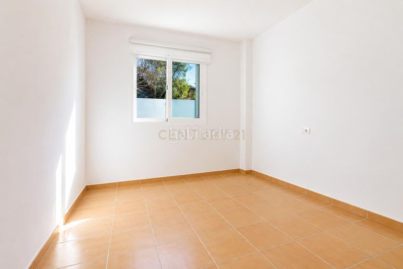 Foto 57f001ec-a94e-445d-9752-56aed3d7efd1. Casa adossada a calle don quijote a Torremuelle Benalmádena