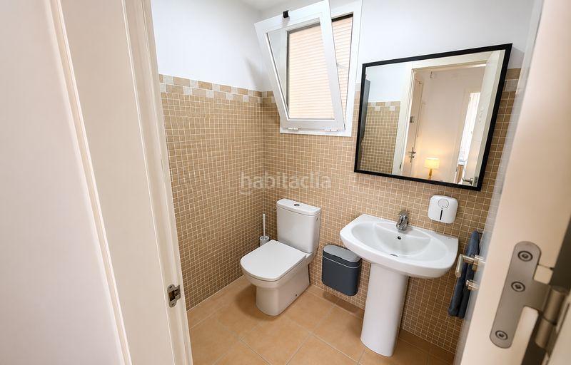 Foto d84f9baa-e8e7-4fcf-8af9-d6ee6f72863d. Casa adossada a calle don quijote a Torremuelle Benalmádena