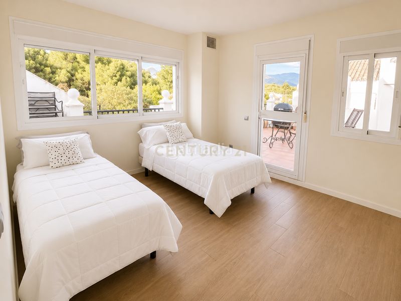 Foto bc09a2f7-095f-4e35-97da-73227e8ceb36. Duplex in av. piedramar in Nagüeles Alto Marbella